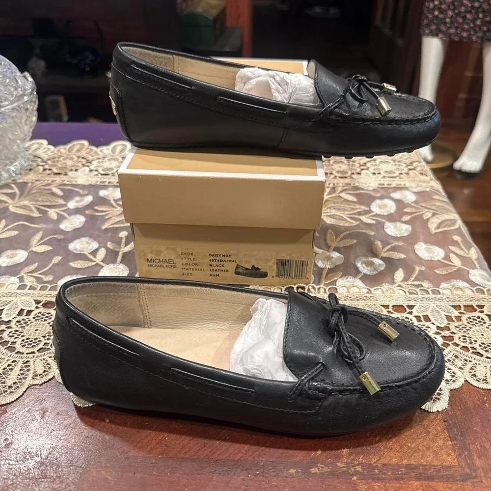 Michael Kors Daisy Leather Moccasin / Loafers Shoes Size 6.5 With Box